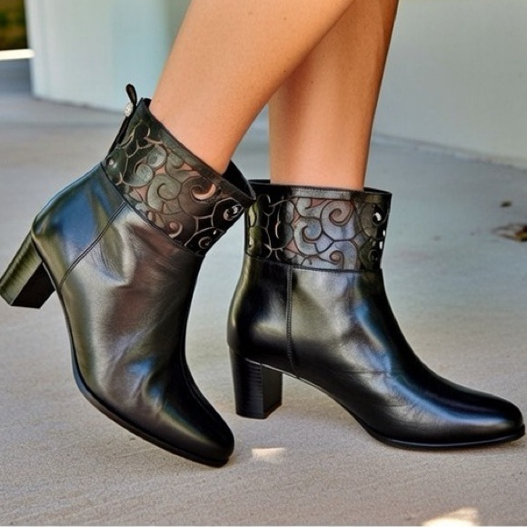 Brighton Shoes - New Leather Brighton boots size 9